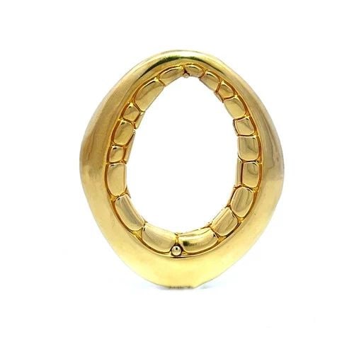 JOHN HARDY PEBBLE GOLD PENDANT 18K YELLOW OPEN STYLE: JOHN HARDY PEBBLE GOLD PENDANT 18K YELLOW OPEN STYLE The John Hardy gold pendant is an elegant and stylish piece of fine jewelry. This oval-shaped pendant is crafted from 18k yellow gold and features 