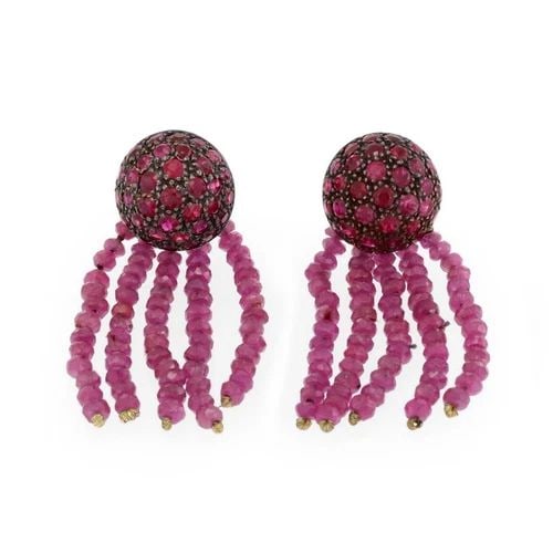 KANARIS EARRINGS GEMSTONES STRING BEADS 18K YELLOW GOLD DANGLE: KANARIS EARRINGS GEMSTONES STRING BEADS 18K YELLOW GOLD DANGLE The Kanaris Earrings are elegant dangle earrings made with string beads in a vibrant red color, set in 18k yellow gold. The earrings feat