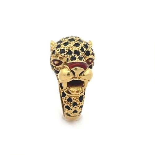 ENAMEL 18K YELLOW GOLD PANTHER HEAD RING SIZE 5.75: ENAMEL 18K YELLOW GOLD PANTHER HEAD RING SIZE 5.75 This panther head ring is crafted from 18k yellow gold, the top of the head, along the back of its neck and below the mouth is done with a textured f