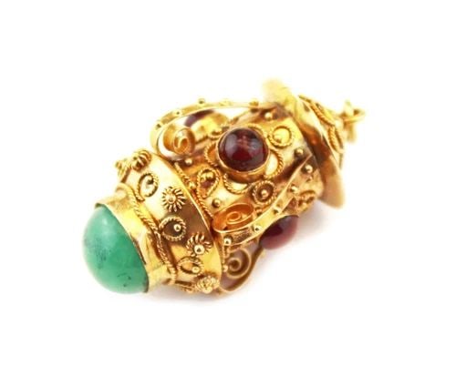 VINTAGE EMERALD & GARNET 18K YELLOW GOLD SCROLL DESIGN LANTERN PENDANT: VINTAGE EMERALD & GARNET 18K YELLOW GOLD SCROLL DESIGN LANTERN PENDANT Vintage Emerald & Garnet 18k Yellow Gold Scroll Design Lantern Pendant Description This is a vintage fob pendant, it is crafted f