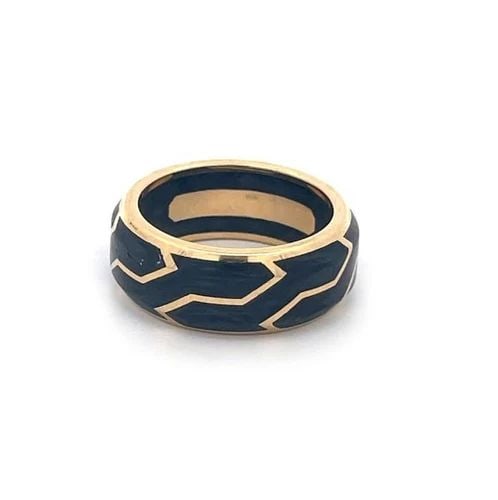 DAVID YURMAN 18K YELLOW GOLD 8MM WIDE FORGED CARBON BAND RING SIZE 6.5: DAVID YURMAN 18K YELLOW GOLD 8MM WIDE FORGED CARBON BAND RING SIZE 6.5 This is an authentic band ring by David Yurman, it is crafted from 18k yellow gold featuring an 8mm wide band with forged black c