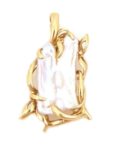 CLASSIC LARGE FREE FORM PEARL 14K YELLOW GOLD FANCY LEAF FRAME PENDANT: CLASSIC LARGE FREE FORM PEARL 14K YELLOW GOLD FANCY LEAF FRAME PENDANT Classic large Free form Pearl 14k Yellow Gold Fancy Leaf Frame Pendant Description This is a lovely 14k yellow gold pendant, the 