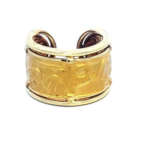 CARRERA Y CARRERA ELEPHANT GOLD RING 18K YELLOW CUFF BAND: CARRERA Y CARRERA ELEPHANT GOLD RING 18K YELLOW CUFF BAND This Carrera y Carrera elephant gold ring is a stunning piece of fine jewelry crafted in 18k yellow gold with a cuff band style. This unique r