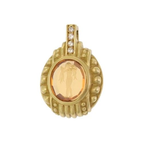 JUDITH RIPKA PENDANT DIAMOND & ORANGE GEMSTONE INTAGLIA OVAL IN 18K YELLOW GOLD: The Judith Ripka Pendant features a stunning oval-shaped orange gemstone set in 18k yellow gold. The design includes a bezel and prong setting style, showcasing a beautiful main diamond stone. This pe