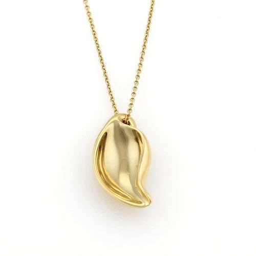 TIFFANY & CO. LEAF PENDANT PERETTI 18K YELLOW GOLD CURVED SHAPE W/CHAIN: TIFFANY & CO. LEAF PENDANT PERETTI 18K YELLOW GOLD CURVED SHAPE W/CHAIN Tiffany & Co. Peretti 18k Yellow Gold Curved Leaf Pendant & Chain Necklace Description This lovely authentic pendant and chain n