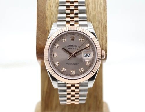 ROLEX DATEJUST 18K TWO TONE 41MM SUNDUST DIAMOND DIAL WATCH 126331 W/ BOX: ROLEX DATEJUST 18K TWO TONE 41MM SUNDUST DIAMOND DIAL WATCH 126331 W/ BOX Description Rolex Datejust 18K Two Tone 41mm Sundust Diamond Dial Watch 126331 The watch has been used previously. The watch m