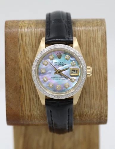 1978 ROLEX DATEJUST 18K GOLD 26MM MOP DATE DIAL WATCH 6916 W/ BLACK LEATHER BAND: 1978 ROLEX DATEJUST 18K GOLD 26MM MOP DATE DIAL WATCH 6916 W/ BLACK LEATHER BAND Description 1978 Rolex Datejust 18k Gold 26mm MOP Date Dial Watch 6916 W/ Black Leather Band The watch has been used pr
