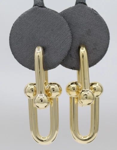 TIFFANY & CO. 18K YELLOW GOLD HARDWEAR LARGE LINK EARRINGS 1.4" W/ POUCH: TIFFANY & CO. 18K YELLOW GOLD HARDWEAR LARGE LINK EARRINGS 1.4" W/ POUCH Description Tiffany & Co. 18K Yellow Gold HardWear Large Link Earrings Tiffany HardWear is an expression of love’s transforma
