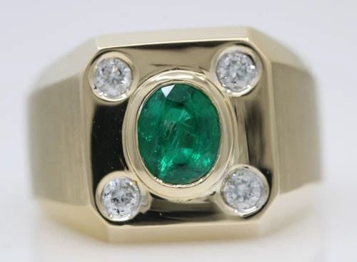 14K YELLOW GOLD NATURAL EMERALD & DIAMOND MEN'S RING SIZE 11 - 20.7 GRAMS: 14K YELLOW GOLD NATURAL EMERALD & DIAMOND MEN'S RING SIZE 11 - 20.7 GRAMS Description 14K Yellow Gold Natural Emerald & Diamond Ring Ring is in good condition. May show signs of wear. APPROXIMATE MEAS