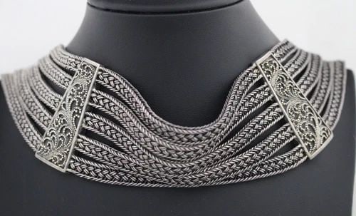 LOIS HILL STERLING SILVER TEXTILE 5 STRANDS WEAVE BELT 33" - 39" , 624.7 GRAMS: LOIS HILL STERLING SILVER TEXTILE 5 STRANDS WEAVE BELT 33" - 39" , 624.7 GRAMS Description Lois Hill Sterling Silver Textile 5 Strands Weave Belt Belt is in good condition. May show signs of wear and/