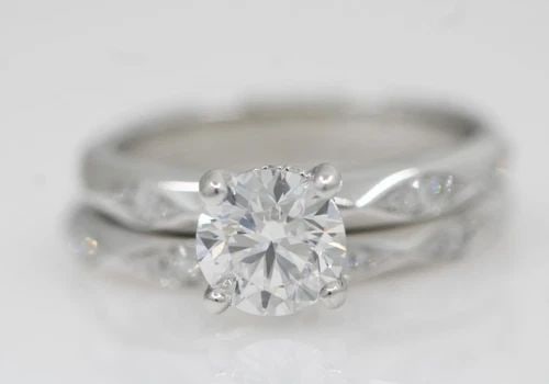SHANE CO. 14K WHITE GOLD 1.25 TCW LAB GROWN DIAMOND BRIDAL SET SIZE 6: SHANE CO. 14K WHITE GOLD 1.25 TCW LAB GROWN DIAMOND BRIDAL SET SIZE 6 Description Shane Co. 14K White Gold 1.25 TCW Lab Grown Diamond Bridal Set Rings are in good condition. May show signs of wear and