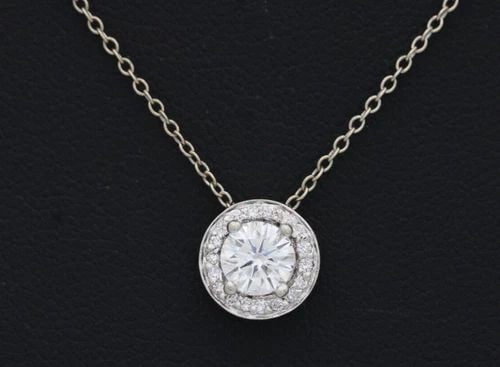 14K WHITE GOLD 0.75 TCW NATURAL HALO DIAMOND PENDANT W/ 18'' NECKLACE - 2.4 GR: 14K WHITE GOLD 0.75 TCW NATURAL HALO DIAMOND PENDANT W/ 18'' NECKLACE - 2.4 GR Description 14K White Gold 0.75 TCW Natural Halo Diamond Pendant w/ 18'' Necklace Item is in good condition. May show sig