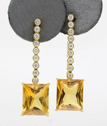 STUDIO 19 18K YELLOW GOLD CITRINE & NATURAL DIAMOND DANGLE EARRINGS 7.5GR: STUDIO 19 18K YELLOW GOLD CITRINE & NATURAL DIAMOND DANGLE EARRINGS 7.5GR STUDIO 19 18K YELLOW GOLD CITRINE & NATURAL DIAMOND DANGLE EARRINGS 7.5GR Description Studio 19 18k Yellow Gold Citrine & Natu