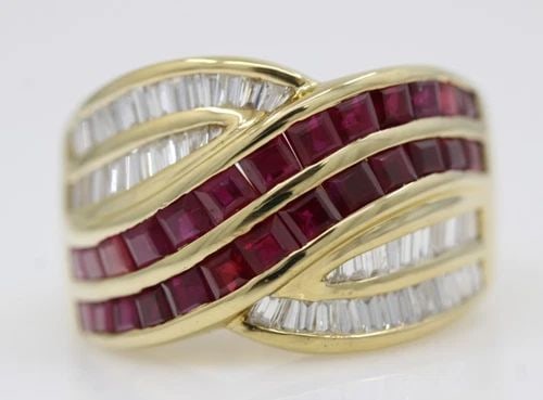 LEVIAN 18K YELLOW GOLD BAGUETTE DIAMOND & RUBY CROSSOVER RING BAND RING SIZE 6: LEVIAN 18K YELLOW GOLD BAGUETTE DIAMOND & RUBY CROSSOVER RING BAND RING SIZE 6 Description Levian 18K Yellow Gold Baguette Diamond & Ruby Crossover Ring Band Ring Ring is in good condition. May show s