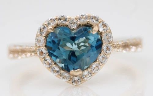 LEVIAN 14K ROSE GOLD 2.87 TCW BLUE & WHITE TOPAZ HALO HEART RING SIZE 9.5: LEVIAN 14K ROSE GOLD 2.87 TCW BLUE & WHITE TOPAZ HALO HEART RING SIZE 9.5 Description Levian 14K Rose Gold 2.87 TCW Blue & White Topaz Halo Heart Ring Ring is in good condition. May show signs of wear
