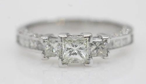 14K WHITE GOLD 1.25 TCW NATURAL DIAMOND THREE STONE PRICINESS RING SIZE 7: 14K WHITE GOLD 1.25 TCW NATURAL DIAMOND THREE STONE PRICINESS RING SIZE 7 14K WHITE GOLD 1.25 TCW NATURAL DIAMOND THREE STONE PRICINESS RING SIZE 7 Description 14K White Gold 1.25 TCW Natural Diamond 