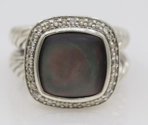 DAVID YURMAN STERLING SILVER ALBION DIAMOND & MOP RING SIZE 6: DAVID YURMAN STERLING SILVER ALBION DIAMOND & MOP RING SIZE 6 Description David Yurman Sterling Silver Albion Diamond & MOP Ring ***Center Stone Believed To Be Black Mother of Pearl*** Ring is in good