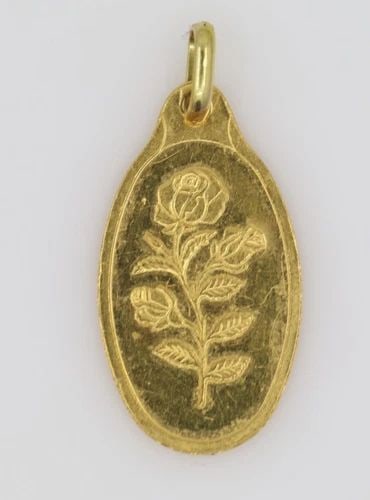 RARE PAMP SUISSE 2.5 GRAM .9999 FINE GOLD ROSA OVAL BAR PENDANT: RARE PAMP SUISSE 2.5 GRAM .9999 FINE GOLD ROSA OVAL BAR PENDANT Description Rare Pamp Suisse 2.5 Gram .9999 Fine Gold Rosa Oval Bar Pendant Bar/pendant is in good circulated condition. Shows signs of 