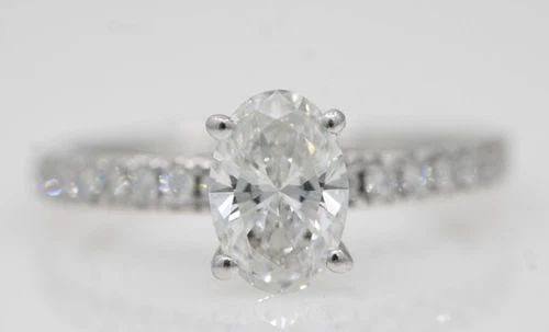 14K WHITE GOLD IGI 1.33CT LAB GROWN DIAMOND OVAL BRILLIANT ENGAGEMENT RING: 14K WHITE GOLD IGI 1.33CT LAB GROWN DIAMOND OVAL BRILLIANT ENGAGEMENT RING Description 14K White Gold IGI 1.33ct Lab Grown Diamond Oval Brilliant Engagement Ring Ring is in good condition. May show si