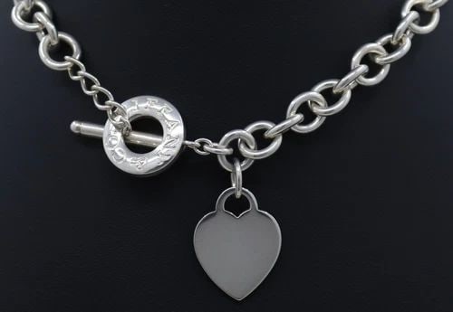 TIFFANY & CO. STERLING SILVER ENGRAVABLE HEART TAG TOGGLE 16" LINK NECKLACE: TIFFANY & CO. STERLING SILVER ENGRAVABLE HEART TAG TOGGLE 16" LINK NECKLACE Description Tiffany & Co. Sterling Silver Engravable Heart Tag Toggle 16" Round Link Necklace Pendant/necklace is in good co