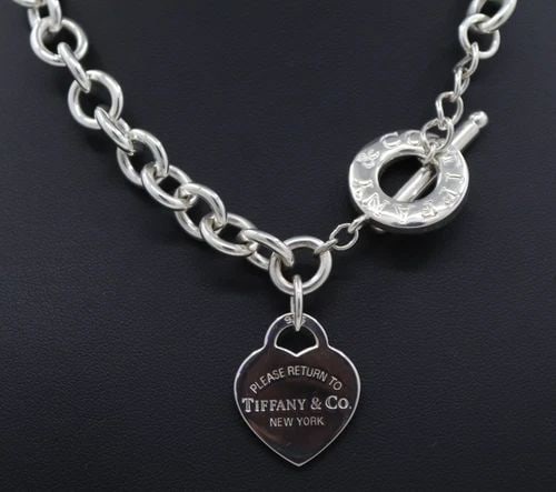 TIFFANY & CO. STERLING SILVER PLEASE RETURN TO TIFFANY HEART TAG TOGGLE NECKLACE: TIFFANY & CO. STERLING SILVER PLEASE RETURN TO TIFFANY HEART TAG TOGGLE NECKLACE Description Tiffany & Co. Sterling Silver Please Return to Tiffany Heart Tag Toggle Necklace Necklace is in good condit