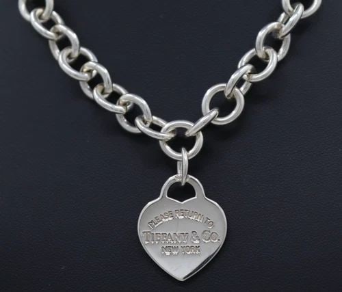 TIFFANY & CO. RETURN TO TIFFANY HEART TAG NEW YORK 16" CHAIN NECKLACE: TIFFANY & CO. RETURN TO TIFFANY HEART TAG NEW YORK 16" CHAIN NECKLACE Description Tiffany & Co. Return to Tiffany Heart Tag New York 16" Chain Necklace Pendant/necklace is in good condition. May show 