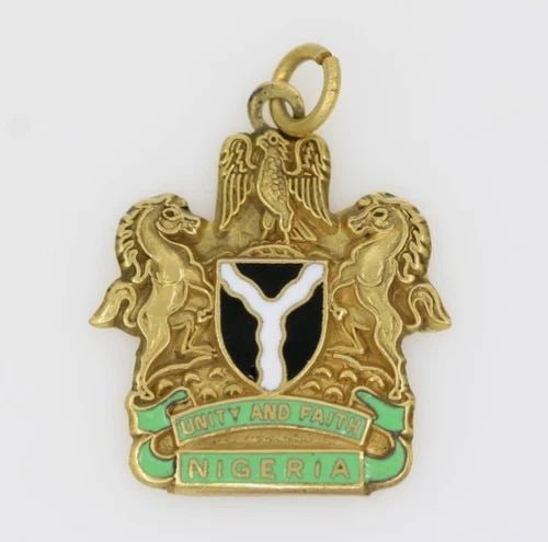 VINTAGE 9K COAT OF ARMS OF NIGERIA UNITY AND FAITH PENDANT 3 GRAMS (1 of 2)