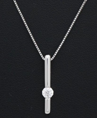 18K WHITE GOLD 0.17CT NATURAL DIAMOND BAR 0.75" PENDANT W/ 18" NECKLACE: 18K WHITE GOLD 0.17CT NATURAL DIAMOND BAR 0.75" PENDANT W/ 18" NECKLACE Description 18K White Gold 0.17ct Natural Diamond Bar 0.75" Pendant w/ 18" Necklace Pendant/necklace is in good condition. May s