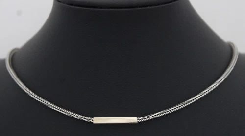 TIFFANY & CO. 14K YELLOW GOLD BAR PENDANT W/ 18" STERLING SILVER CHAIN NECKLACE: TIFFANY & CO. 14K YELLOW GOLD BAR PENDANT W/ 18" STERLING SILVER CHAIN NECKLACE Description Tiffany & Co. 14K Yellow Gold Bar Pendant w/ 18" Sterling Silver Chain Necklace Pendant & necklace is in goo