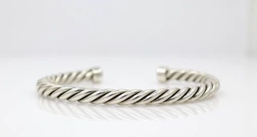 DAVID YURMAN STERLING SILVER 6MM CABLE BLUE LAPIS LAZULI CUFF BRACELET: DAVID YURMAN STERLING SILVER 6MM CABLE BLUE LAPIS LAZULI CUFF BRACELET Description David Yurman Sterling Silver 6mm Cable Blue Lapis Lazuli Cuff Bracelet Item is in good condition. May show signs of w