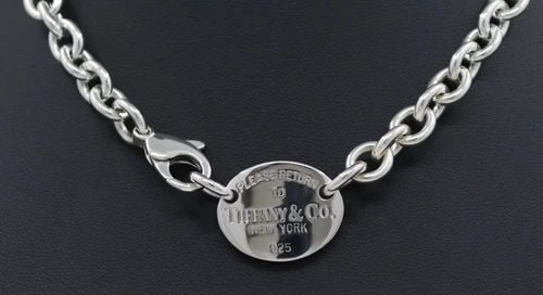 TIFFANY & CO. STERLING SILVER PLEASE RETURN TO OVAL TAG CHOKER NECKLACE 16": TIFFANY & CO. STERLING SILVER PLEASE RETURN TO OVAL TAG CHOKER NECKLACE 16" Description Tiffany & Co. Sterling Silver Please Return to Oval Tag Choker Pendant Necklace Pendant/necklace is in good cond