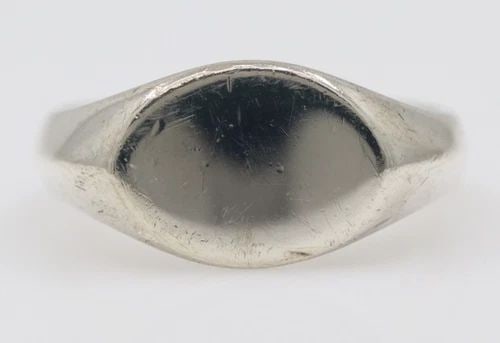 TIFFANY & CO ELSA PERETTI STERLING SILVER SIGNET RING SIZE 6.5 - 6.2 GRAMS: TIFFANY & CO ELSA PERETTI STERLING SILVER SIGNET RING SIZE 6.5 - 6.2 GRAMS Description Tiffany & Co Elsa Peretti Sterling Silver Signet Ring Ring is in good condition. May show signs of wear and/or te