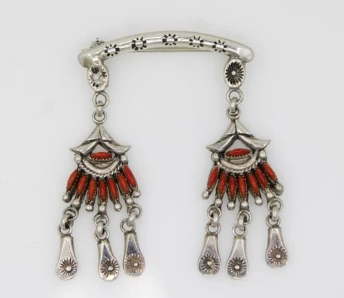 ZUNI NORBERT HASKIE STERLING SILVER RED CORAL NEEDLE POINT BROOCH PIN: ZUNI NORBERT HASKIE STERLING SILVER RED CORAL NEEDLE POINT BROOCH PIN Description Zuni Norbert Haskie Sterling Silver Red Coral Needle Point Brooch Pin Brooch/pin is in good condition. May show signs 
