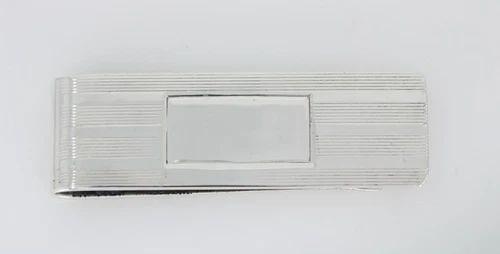 TIFFANY & CO CLASSIC VINTAGE MONEY CLIP IN STERLING SILVER ENGRAVABLE 19.5GR: TIFFANY & CO CLASSIC VINTAGE MONEY CLIP IN STERLING SILVER ENGRAVABLE 19.5GR Description Tiffany & Co Classic Vintage Money Clip in Sterling Silver Engravable Item is in great condition. May show sign