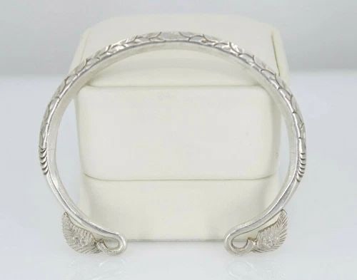 VTG .999 FINE SILVER 4.5MM EMBOSSED DESIGN LEAF SOLID CUFF BRACELET 7" ~ 20.2G: VTG .999 FINE SILVER 4.5MM EMBOSSED DESIGN LEAF SOLID CUFF BRACELET 7" ~ 20.2G Description Vintage .999 FINE SILVER 4.5mm EMBOSSED DESIGN LEAF SOLID CUFF BRACELET Item is in great condition. May show 