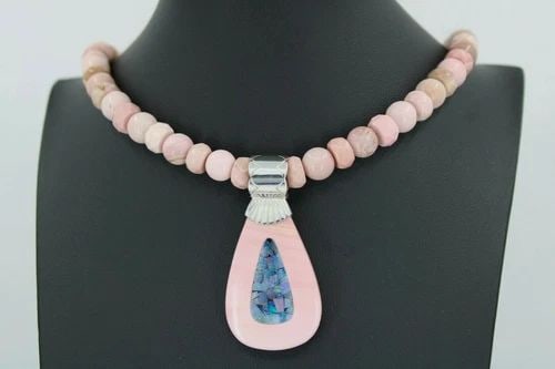 JAY KING STERLING SILVER PINK OPAL & OPAL INLAY REVERSIBLE PENDANT & NECKLACE: JAY KING STERLING SILVER PINK OPAL & OPAL INLAY REVERSIBLE PENDANT & NECKLACE Description Jay King Sterling Silver Pink Opal & Opal Inlay Reversible Pendant & 21" Necklace Item is in great condition. 