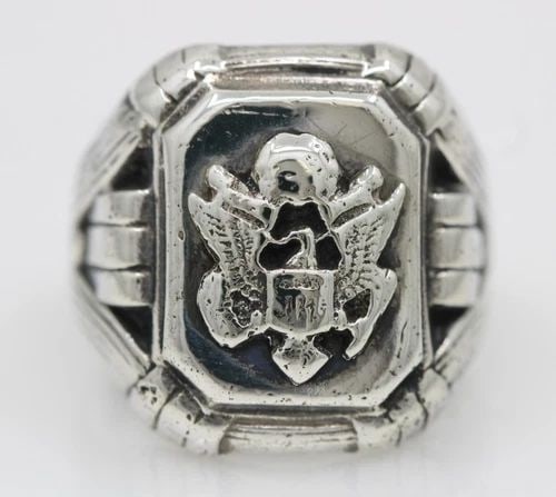 VINTAGE STERLING SILVER MILITARY CLASS SIGNET RING SIZE 7.5 - 12.9 GRAMS: VINTAGE STERLING SILVER MILITARY CLASS SIGNET RING SIZE 7.5 - 12.9 GRAMS Description Vintage Sterling Silver Military Class Signet Ring Ring is in good condition. May show signs of wear and/or tear. T