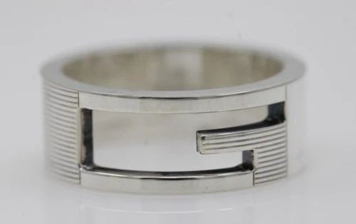 GUCCI G LOGO STERLING SILVER ITALY UNISEX RING SIZE 7 US / 15: GUCCI G LOGO STERLING SILVER ITALY UNISEX RING SIZE 7 US / 15 Description GUCCI G Logo Sterling Silver Italy Unisex Ring Item is in great condition. May show signs of wear and/or tear. Item has been p