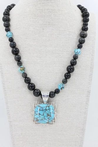 JAY KING DTR STERLING BLACK ONYX & TURQUOISE BEADED 20" NECKLACE W/ PENDANT: JAY KING DTR STERLING BLACK ONYX & TURQUOISE BEADED 20" NECKLACE W/ PENDANT Description Jay King DTR Sterling Black Onyx & Turquoise Beaded 20" Necklace w/ Pendant Nice designers item is in great cond