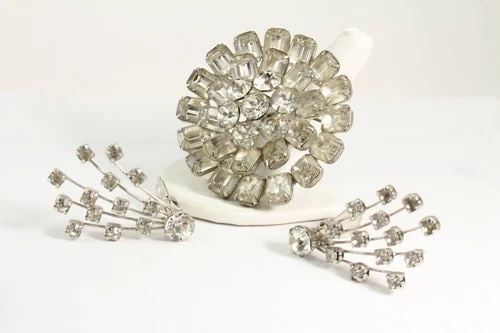 VINTAGE WEISS LARGE CLEAR CRYSTAL RHINESTONE BROOCH & CLIP-ON EARRINGS SET (1 of 2)