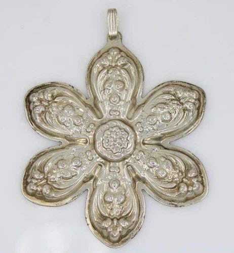 1ST EDITION REED & BARTON FRANCIS I SNOWFLAKE STERLING ORNAMENT 21.1 GRAMS: 1ST EDITION REED & BARTON FRANCIS I SNOWFLAKE STERLING ORNAMENT 21.1 GRAMS 1ST EDITION REED & BARTON FRANCIS I SNOWFLAKE STERLING ORNAMENT 21.1 GRAMS Description 1st Edition Reed & Barton Francis I Sn