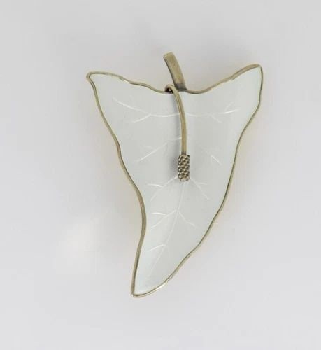 VTG O.F. HJORTCLAHL NORWEGIAN DESIGNER 925 STERLING & ENAMEL WHITE LEAF 2" PIN: VTG O.F. HJORTCLAHL NORWEGIAN DESIGNER 925 STERLING & ENAMEL WHITE LEAF 2" PIN VTG O.F. HJORTCLAHL NORWEGIAN DESIGNER 925 STERLING & ENAMEL WHITE LEAF 2" PIN Description Vtg O.F. Hjortclahl Norwegian 