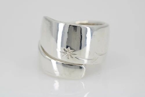STERLING SILVER STARS WRAP RING SIZE 8 ~ 17.2 GRAMS: STERLING SILVER STARS WRAP RING SIZE 8 ~ 17.2 GRAMS Description Sterling Silver Stars Wrap Ring Item is in great condition. May show signs of wear. Item has been professionally cleaned and polished. M