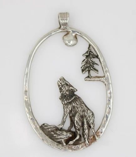 VINTAGE SIGNED 1988 STERLING SILVER HOWLING WOLF MOON PENDANT 8.5 GRAMS (1 of 2)