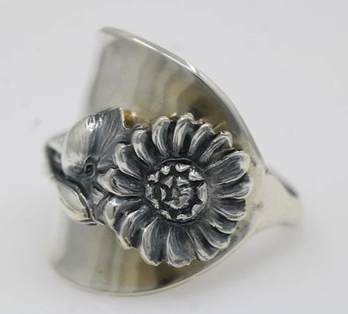 REED & BARTON STERLING SILVER HARLEQUIN FLORAL SPOON RING SIZE 10 - 10.3 GRAMS: REED & BARTON STERLING SILVER HARLEQUIN FLORAL SPOON RING SIZE 10 - 10.3 GRAMS Description Reed & Barton Sterling Silver Harlequin Floral Spoon Ring Ring is in good condition. May show signs of wear a