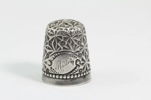 ANTIQUE STERLING SILVER ROSETTE KNURLED THIMBLE*SIMONS BROTHERS*CIRCA 1890S SZ 7 (1 of 2)