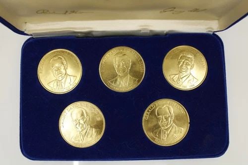 LOT OF 2 VINTAGE SET OF REPUBLICAN PRESIDENTS BRONZE COIN SETS (1 of 2)