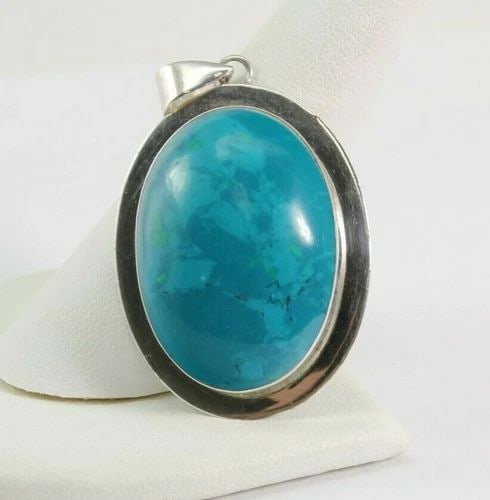 OVAL TURQUOISE & STERLING SILVER PENDANT 21 MM BY 30 MM ~ 10.4 GRAMS: OVAL TURQUOISE & STERLING SILVER PENDANT 21 MM BY 30 MM ~ 10.4 GRAMS Description Oval Turquoise & Sterling Silver Pendant Item is in great condition. May show signs of wear and/or tarnish. MEASURES AP