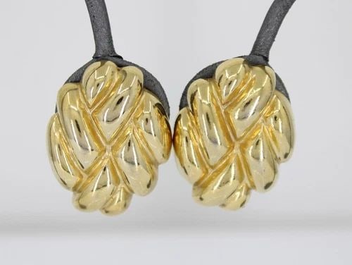 VINTAGE GIVENCHY SIGNED 1" CHUNKY GOLD TONE CLIP ON STATEMENT EARRINGS (1 of 2)