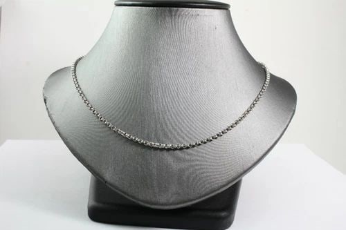 18" STERLING SILVER 2.4MM CHAIN NECKLACE 7 GRAMS: 18" STERLING SILVER 2.4MM CHAIN NECKLACE 7 GRAMS Description 18" Sterling Silver Chain Necklace w/Lobster Clasp Item is in great condition. May show signs of wear and/or tarnish. Item has been profess